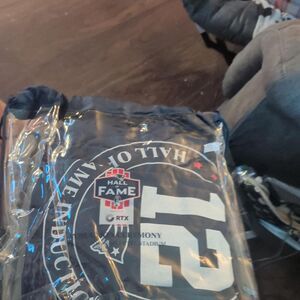 Nfl Men's Black and Navy T-shirt